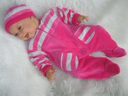 Pop - Babypop - meisje met lieve lach