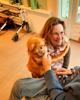 Meneer had al 2 jaar niet meer gesproken en reageerde op de aap