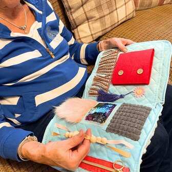 Friemeldeken op schoot voor rust