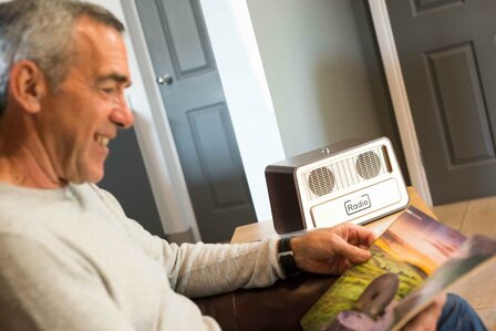 Een radio voor ouderen die technologie verwarrend vinden.