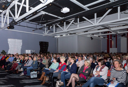 Lezing &#039;De wondere wereld van dementie&#039; over de inzichten van dr. Anneke van der Plaats. Door Jos Slutter - Omgev