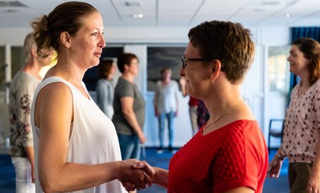 Contact van hart tot hart met mensen met dementie | In-company Training voor zorgprofessionals - Stichting miMakkus