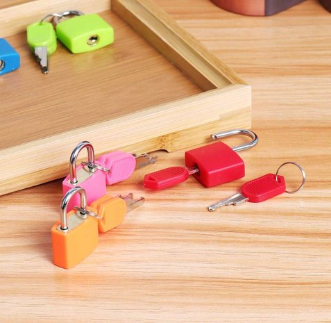 Sorteerspel - Montessori sloten en sleutels met bamboedienblad