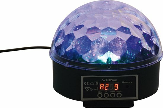lichtprojector met gekleurde vormen op muur bij ouderen