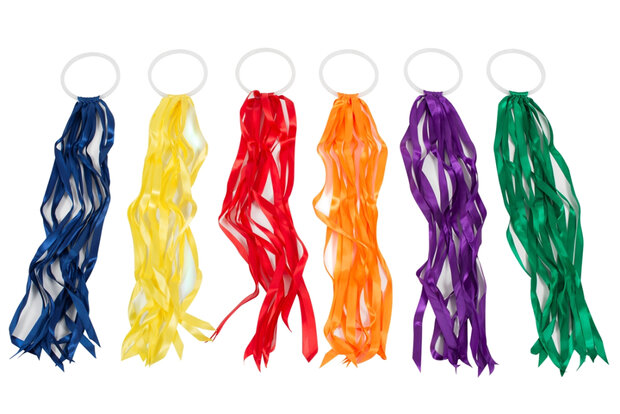 Set van 6 ringen met regenboog serpentine slierten/linten in verschillende kleuren. 