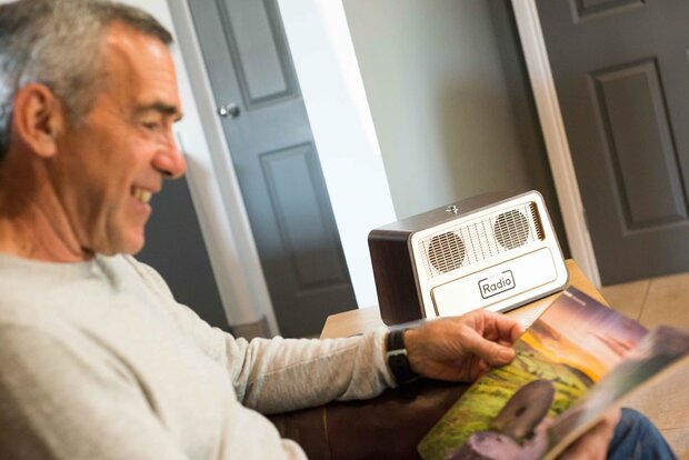 Een radio voor ouderen die technologie verwarrend vinden.