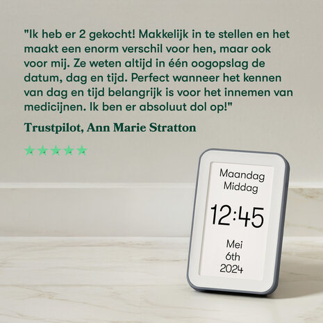 Klantrecensie over dagklok voor dementie op Trustpilot: hulpmiddel bij medicatie-inname en tijdsbesef voor naasten.