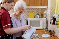 Praktische tips voor dagelijkse (zelf)zorg bij dementie Praktische tips voor dagelijkse (zelf)zorg bij dementie