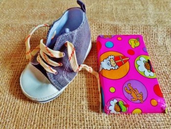 Zwarte Piet, zo zwart als roet Zwarte Piet, zo zwart als roet