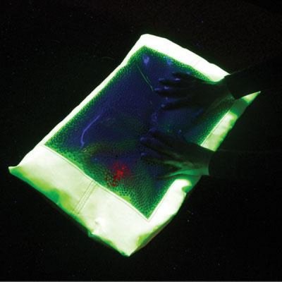 Verzwaard sensorisch kussen - Fluogeel met UV voorwerpen